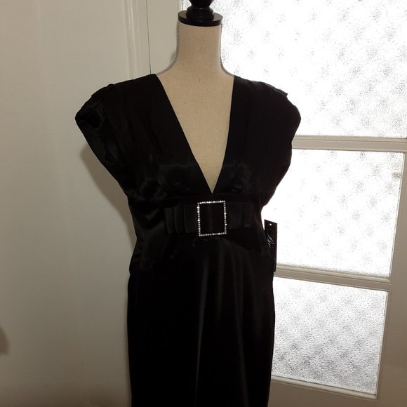 💗 Marilyn Monroe-style Petite 8 Formal Dress with Diamonte Buckle - full length - Picture 5 of 10
